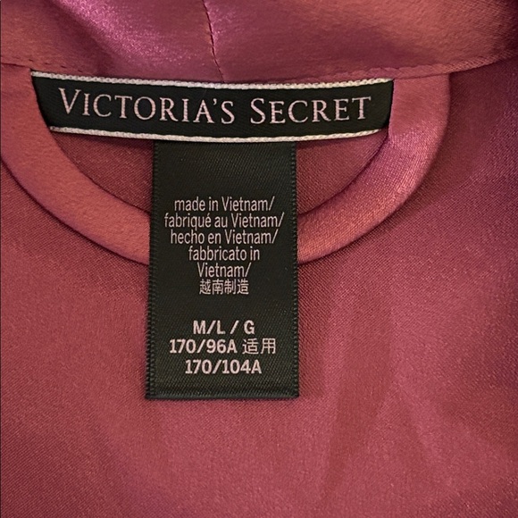 Victoria's Secret Robe in Pink Tones - Picture 2 of 6